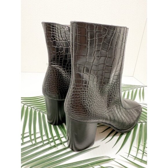 Andre Assous Women's Brown Leather Vilica Croc Print Chelsea Boots Size 7 NWOB - Picture 4 of 12